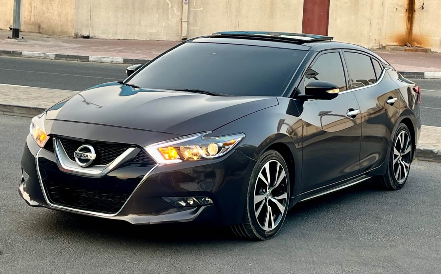 A picture of 2016 Nissan maxima platinum USA imported contact no 0563819795