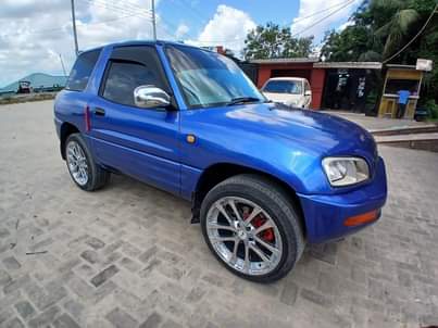 A picture of Toyota Rav4 inauzwa 5 800 000 piga 0689326088