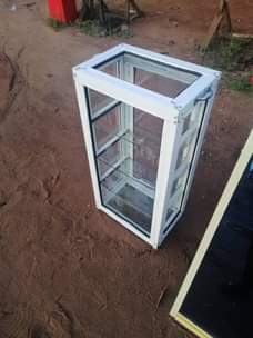 A picture of Aluminum Show Glass