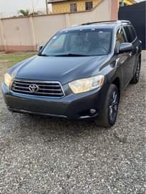 A picture of Toyota Highlander limited edition