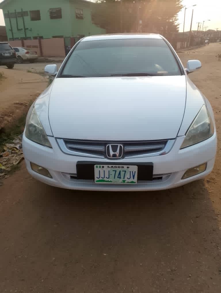 A picture of Honda Accord 2006 DC V6 engine and gear and ac