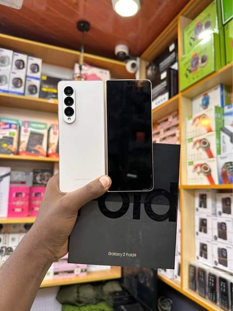A picture of samsung fold 4