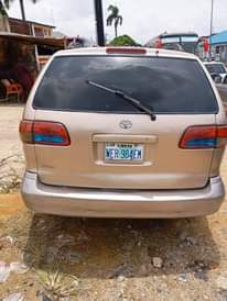A picture of 2000 Sienna 2000