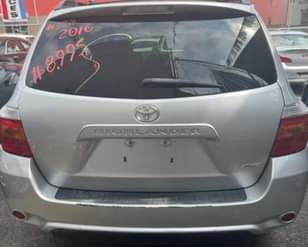 A picture of Toyota Highlander 4