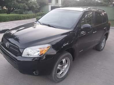 A picture of Awoof deal Toyota Raf4 2008 model Painted on first body