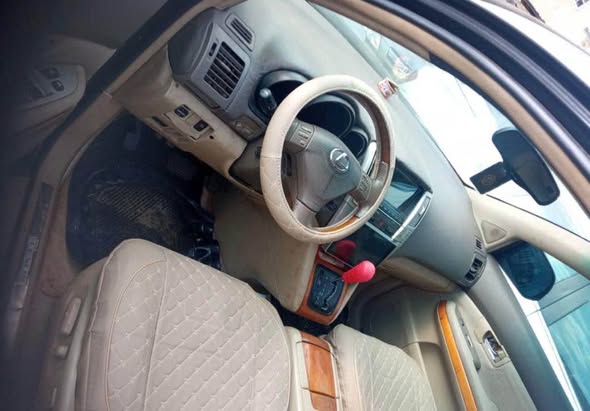 A picture of Lexus Rx330 6 3m