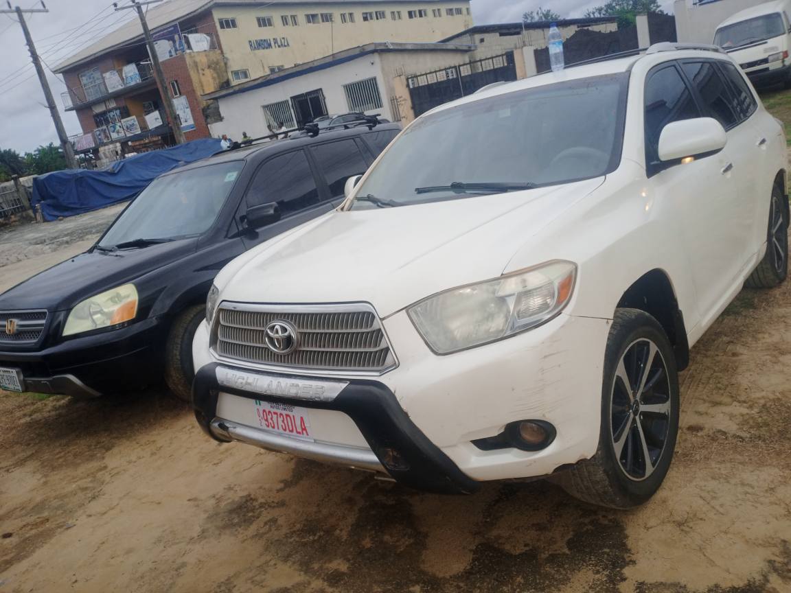 A picture of Urgent sale Toyota Highlander 09