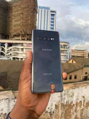 A picture of Samsung S10 plus