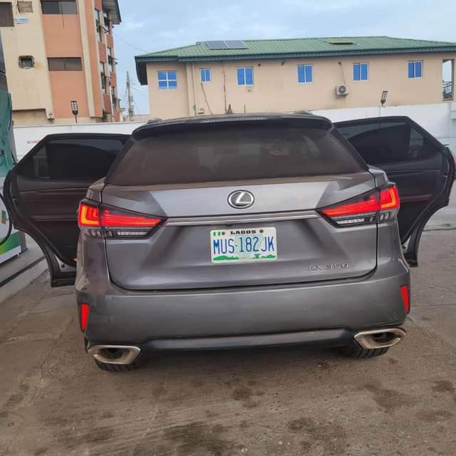 A picture of Rx350 2016 neatly used 2022 on custom