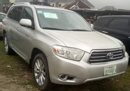 A picture of Toyota Highlander 2010 model