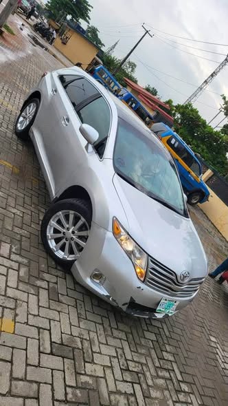 A picture of 2010 Toyota venza
