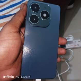 A picture of Tecno spark 20 new fullbox