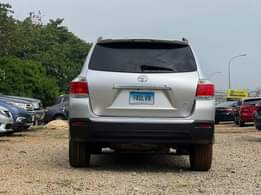 A picture of Buy and drive direct tokumbo Clean Toyota Highlander 2013 model