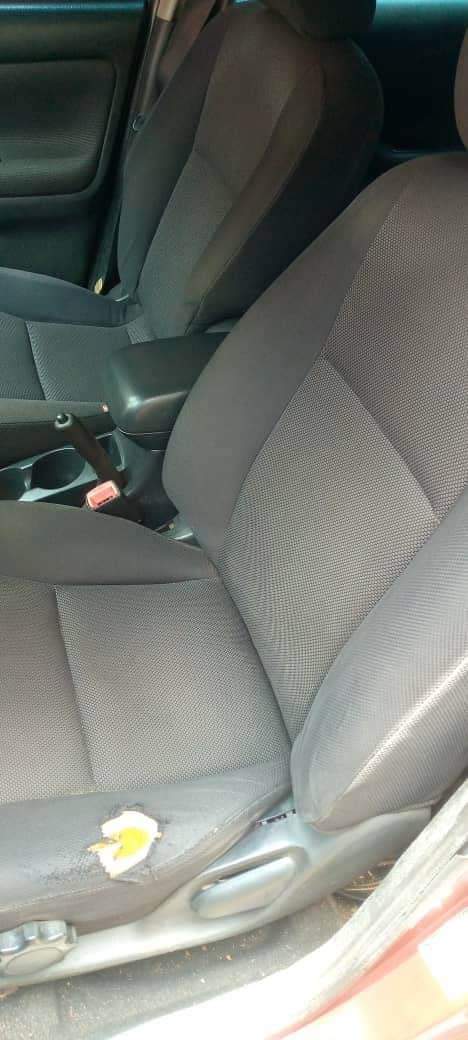 A picture of Price review to 3 8m Pontiac Vibe 04 for Sale