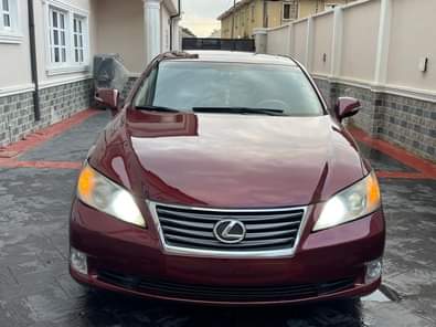 A picture of OMG This is super clean Lexus es350 2008 model registered