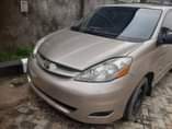 A picture of 2009 TOYOTA SIENNA