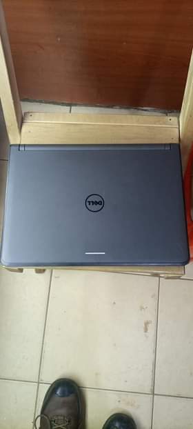 A picture of DELL latitude pentium at only 500 000