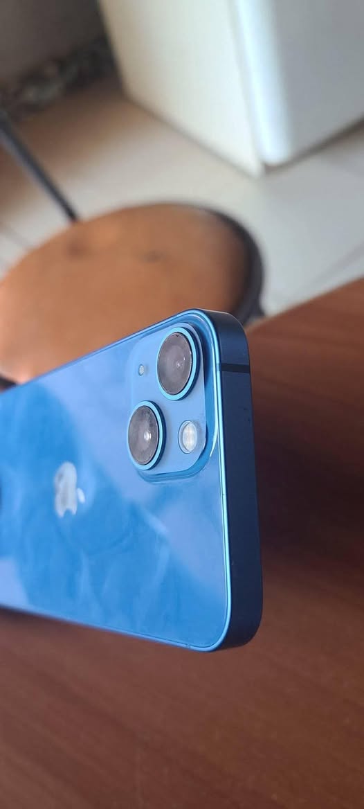 A picture of Iphone 13 min