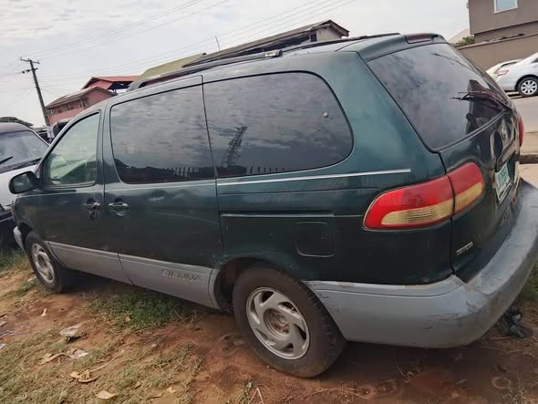 A picture of Toyota Sienna Price 2 5m