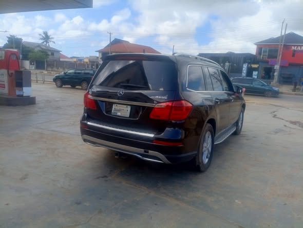 A picture of GL450 BENZ JEEP 2015