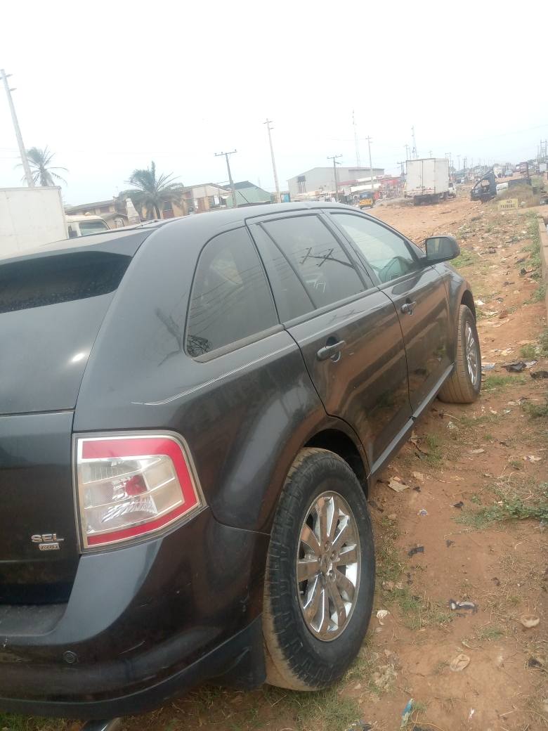 A picture of FORD EDGE