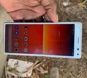A picture of Sony Xperia 8 64gb cracked kdogo Bei 145 000 T