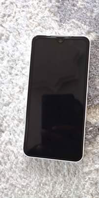A picture of Arrows5G aqous F51b ram 6 gb storage 64gb