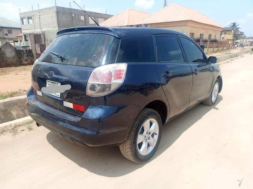 A picture of 2006 Toyota matrix