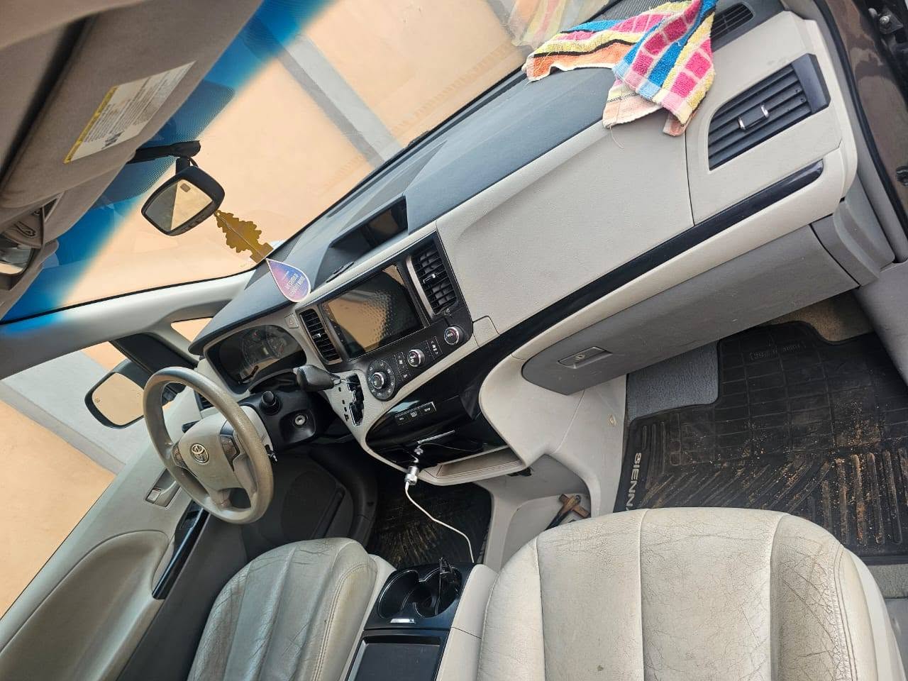 A picture of Sienna 2011 model registered