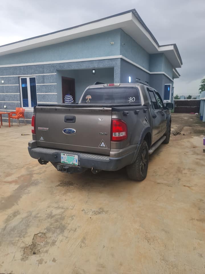 A picture of Ford trac sport 2008.No need to ask whats the condition
