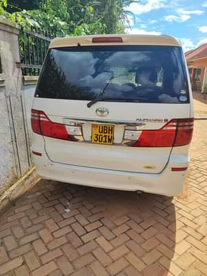 A picture of Toyota Alphard 2007 very clean everything working perfectly