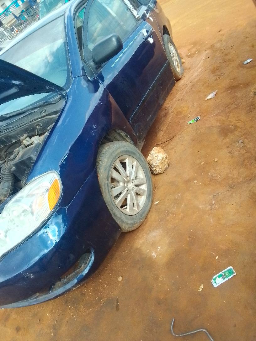 A picture of 2004 Toyota corolla