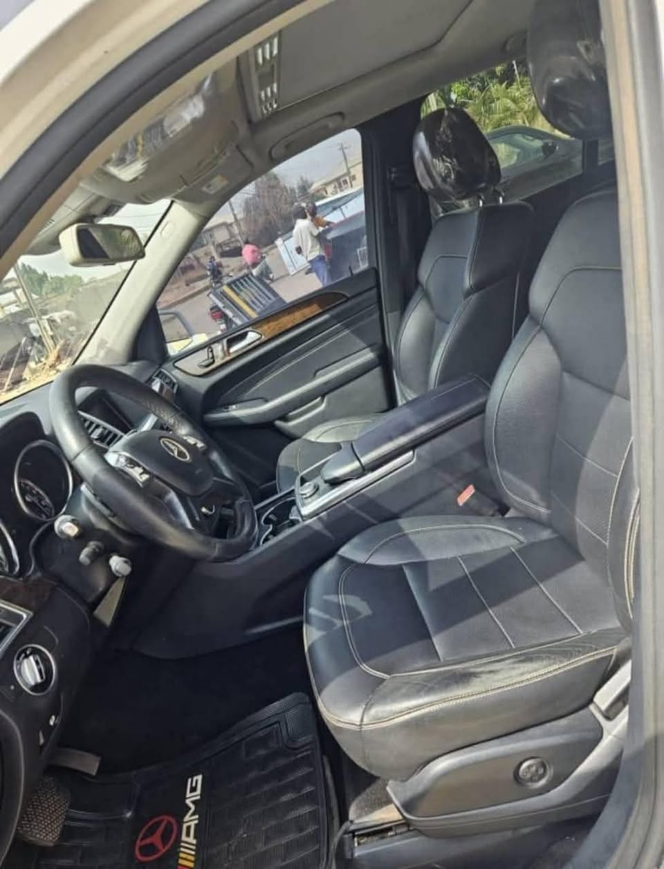A picture of 2016 Mercedes Benz ml350