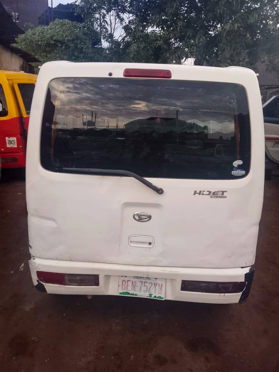 A picture of Mini bus hijet flat roof