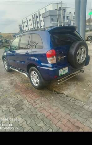 A picture of Toyota Rav4 2003 Engine and Gear very sound AC is