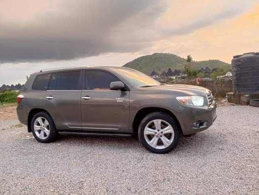 A picture of 2009 UNREGISTERED BELGIUM TOYOTA HIGHLANDER WITH RECENT DUTY KEYLESS POWERBOOT