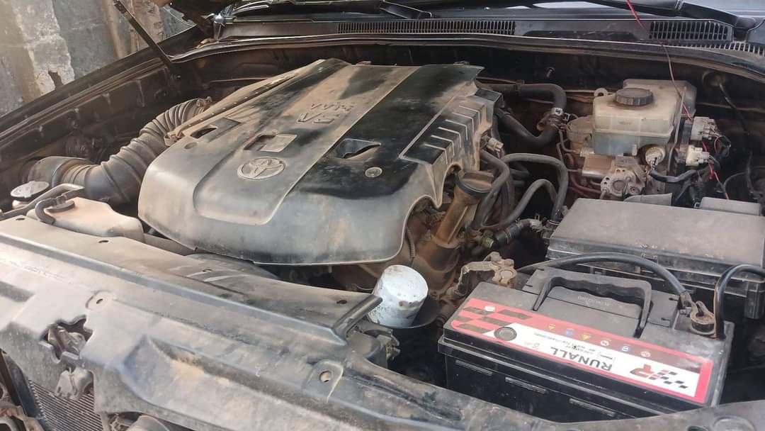 A picture of 4runner 2006 model Ac gear and engine good