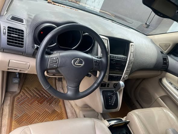 A picture of Lexus RX400h