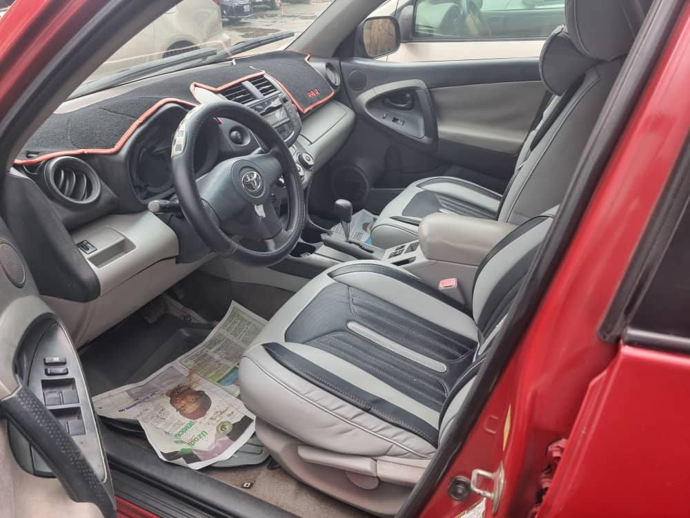 A picture of Rav4 2011