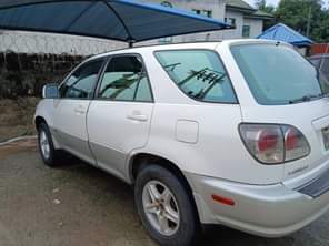 A picture of NEATLY USED LEXUS RX300 Absolutely nothing to fix First user