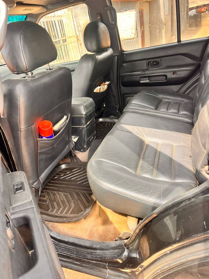 A picture of good deal 2004 model Nissan Pathfinder with direct Belgium engine