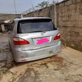A picture of TOYOTA IPSUM 2006