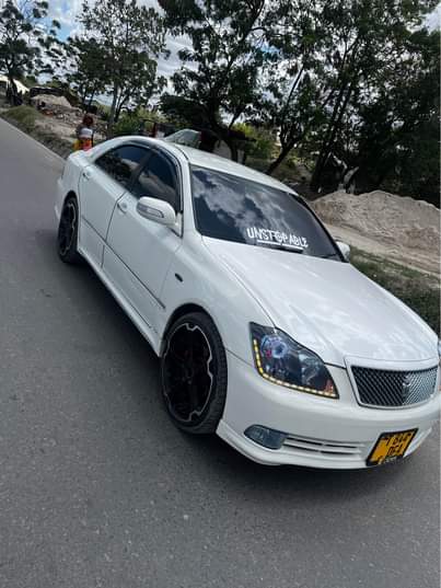 A picture of Toyota crown