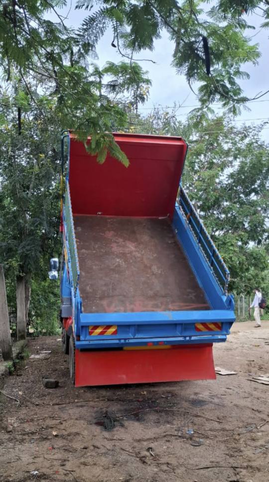 A picture of Fuso Tipper Engine 17 Milion 115 Dar Es Salaam