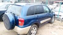 A picture of 04 Toyota RAV4