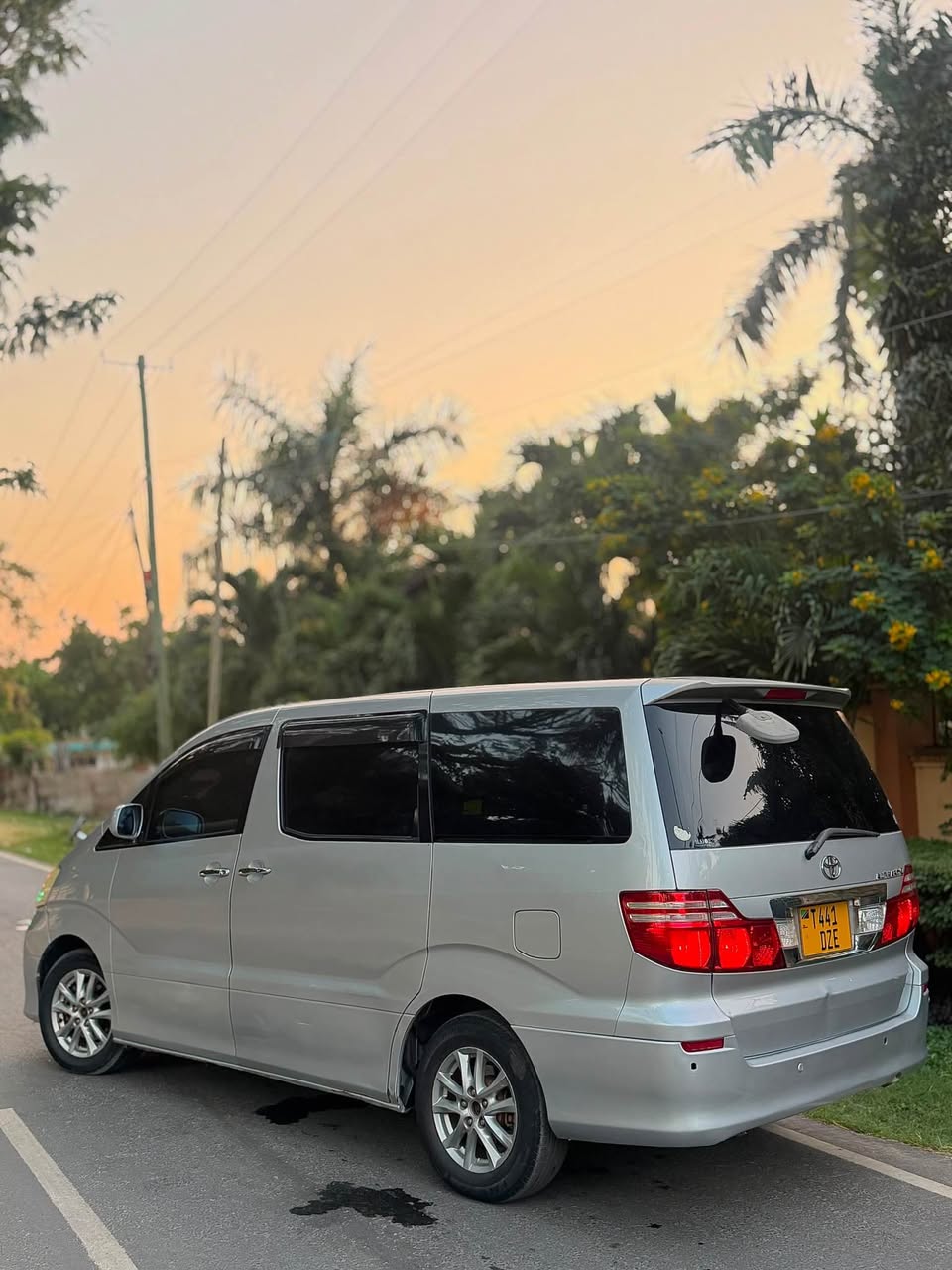 A picture of TOYOTA ALPHARD CONTACT 0612989162
