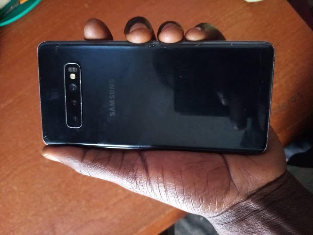 A picture of Samsung S10plus