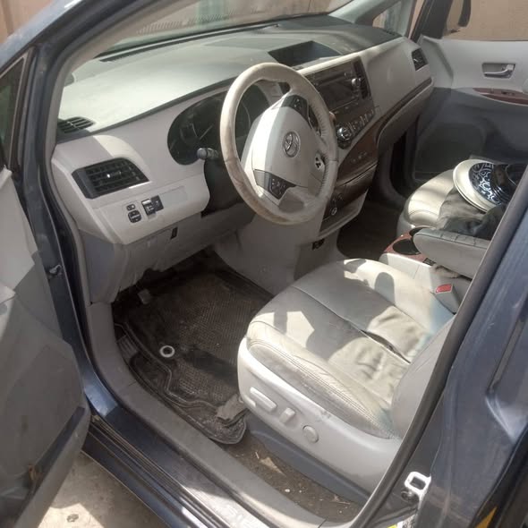 A picture of Toyota Sienna XLE 2014 foreign use Accident free June 2026