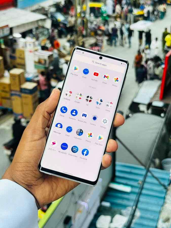A picture of SHARP AQUOS R6 5G