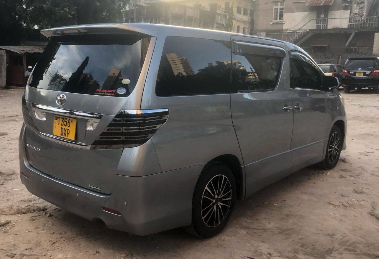 A picture of Toyota alphard